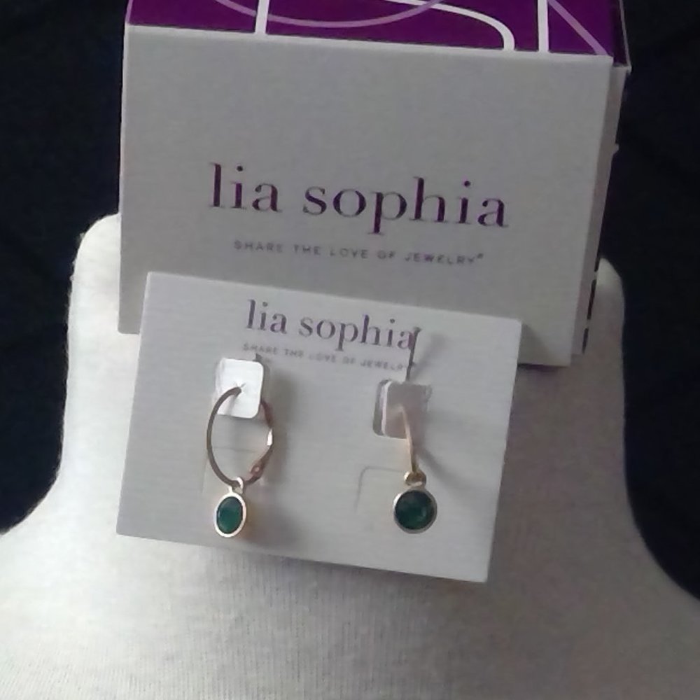 NWT Lia Sophia “Endless Possibilities”goldstone matte finish & green crystal